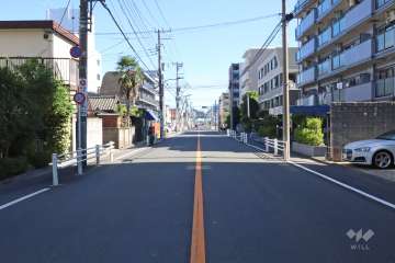 敷地東側の前面道路
