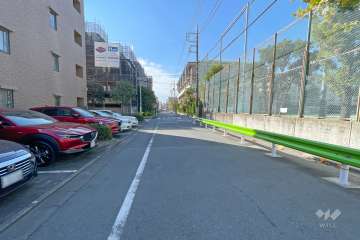 敷地北西側の前面道路