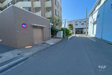 敷地北側の前面道路（東側から）