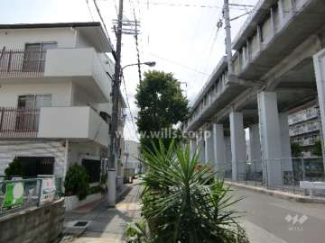 マンション北側には山陽新幹線の高架が通っています。