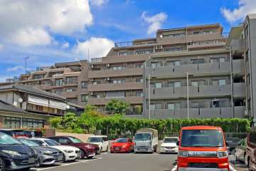 レクセルマンション西馬込の外観（西側から）