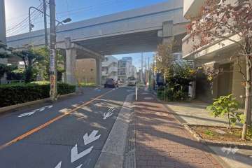 敷地南側前面道路（東側から）