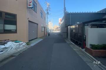 敷地北側の前面道路