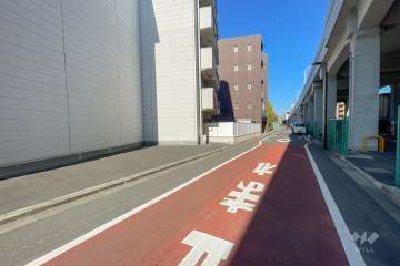 敷地東側の前面道路