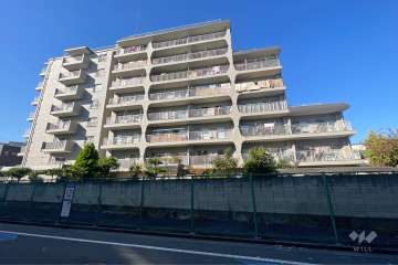 メガロン仲六郷の外観（北東側から）