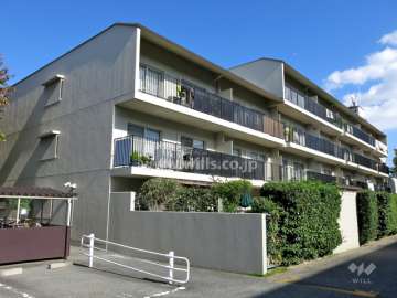 パロス甲子園三番町A棟の外観（南西側から）