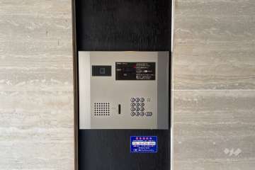 エントランスはオートロック付きです。