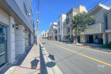 敷地北東側の前面道路