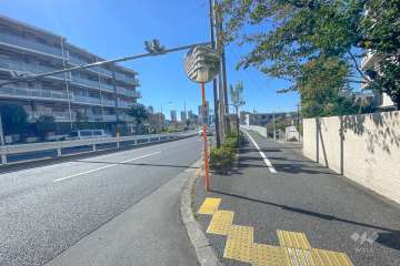 敷地南側の前面道路