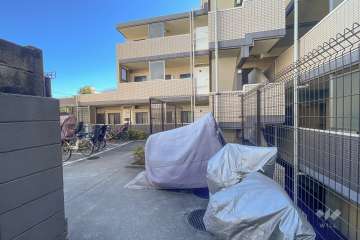 駐輪場とバイク置場