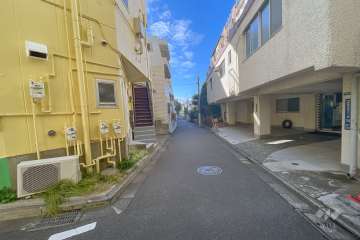 敷地南側の前面道路