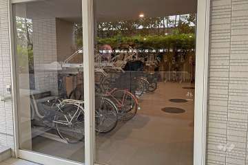 アールブラン田園調布_駐輪場