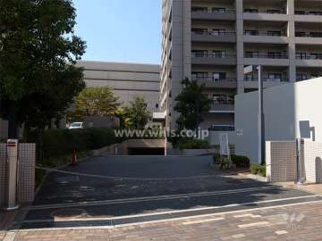 地下駐車場へのアプローチ