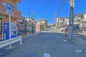 敷地北東側前面道路（南東側から）