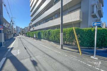 敷地南東側の前面道路