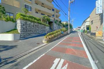 敷地東側の前面道路