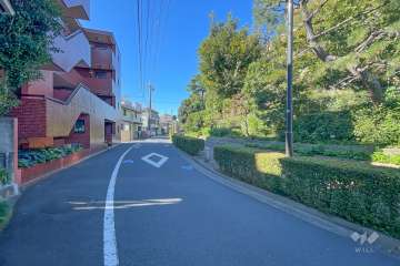 敷地南側の前面道路