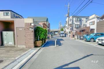 敷地北東側の前面道路