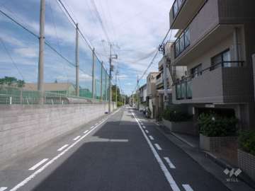 敷地北側の前面道路。