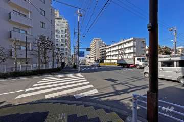 敷地北側の前面道路(東側から)