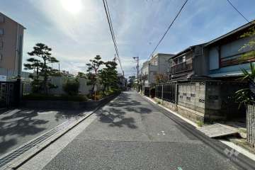 敷地北側の前面道路(東側から)