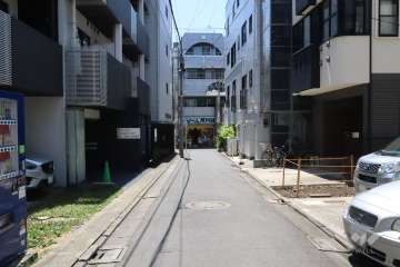 敷地北西側の前面道路