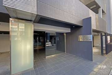 エントランスはオートロック付きです。