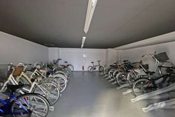 屋内に設けられた駐輪場