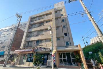 石川台ロイヤルマンションの外観（北東側から）　
