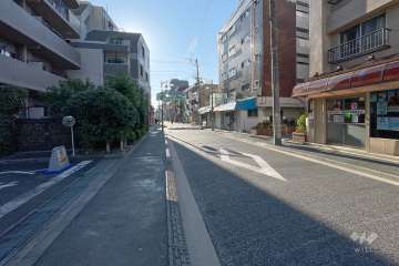 敷地北東側の前面道路