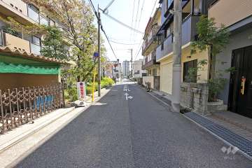 西側前面道路（北側から）