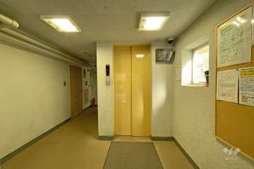 共用のエレベーター