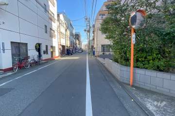 敷地北側の前面道路