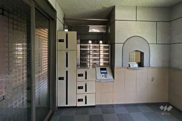 エントランスはオートロック付きです。