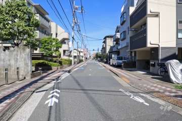 敷地北側の前面道路