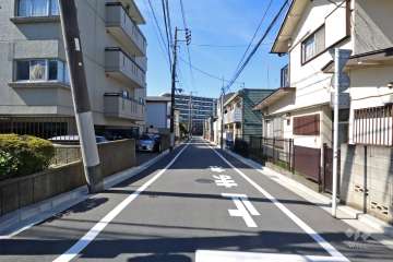 敷地西側の前面道路