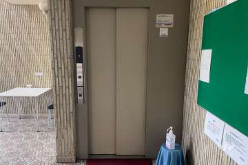 共用のエレベーター