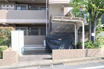 バイク置き場（屋根付き）