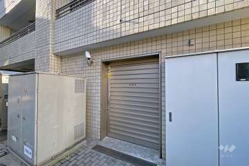 シャッター扉付き駐輪場