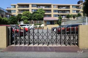 駐車場の出入り口・敷地内駐車場（屋外平面式）