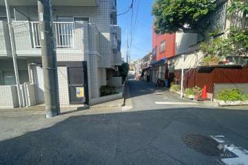 敷地南東側の前面道路