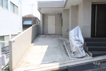 敷地内駐車場（屋外平面式）とバイク置場　