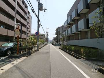 敷地北東側の前面道路