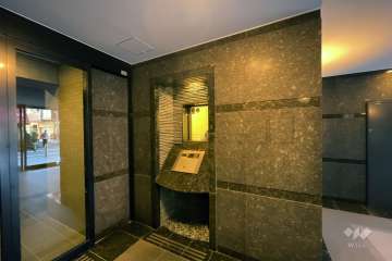 エントランスはオートロック付きです。