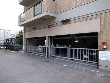 敷地内駐車場と駐輪場