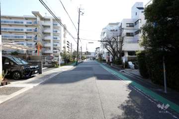 敷地東側の前面道路