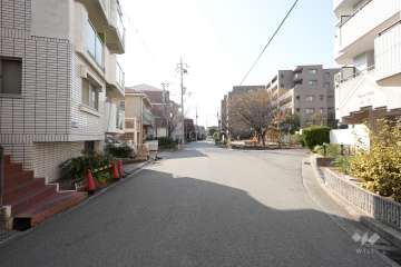 敷地南側の前面道路