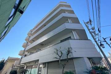 エミネンスコート多摩堤通りの外観（北東側から）