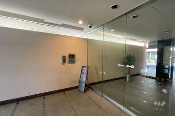 エントランスはオートロック付きです。