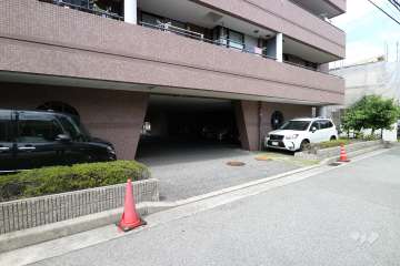 駐車場出入り口